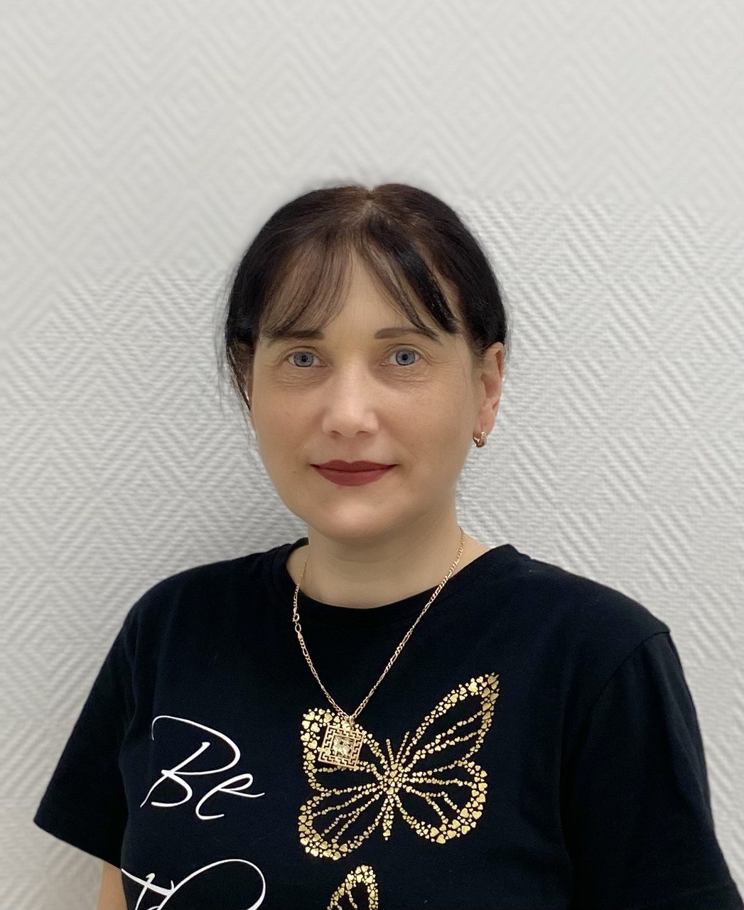 Воспитатель первой квалификационной категории Коновалова Оксана Витальевна.